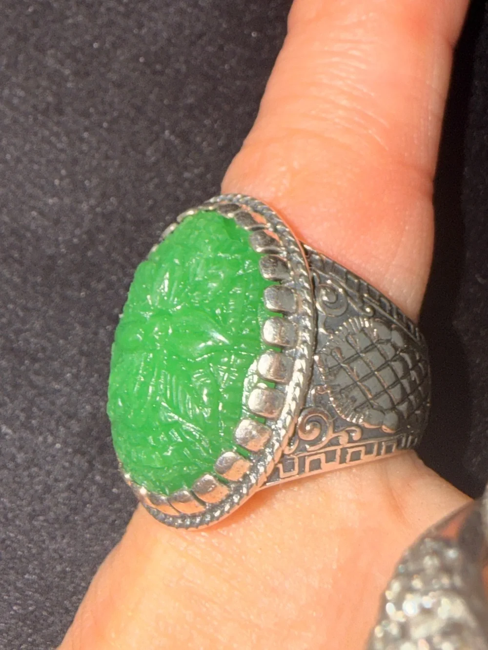 VTG Green Jade Floral Carved Stone Statement Ring Sz 5